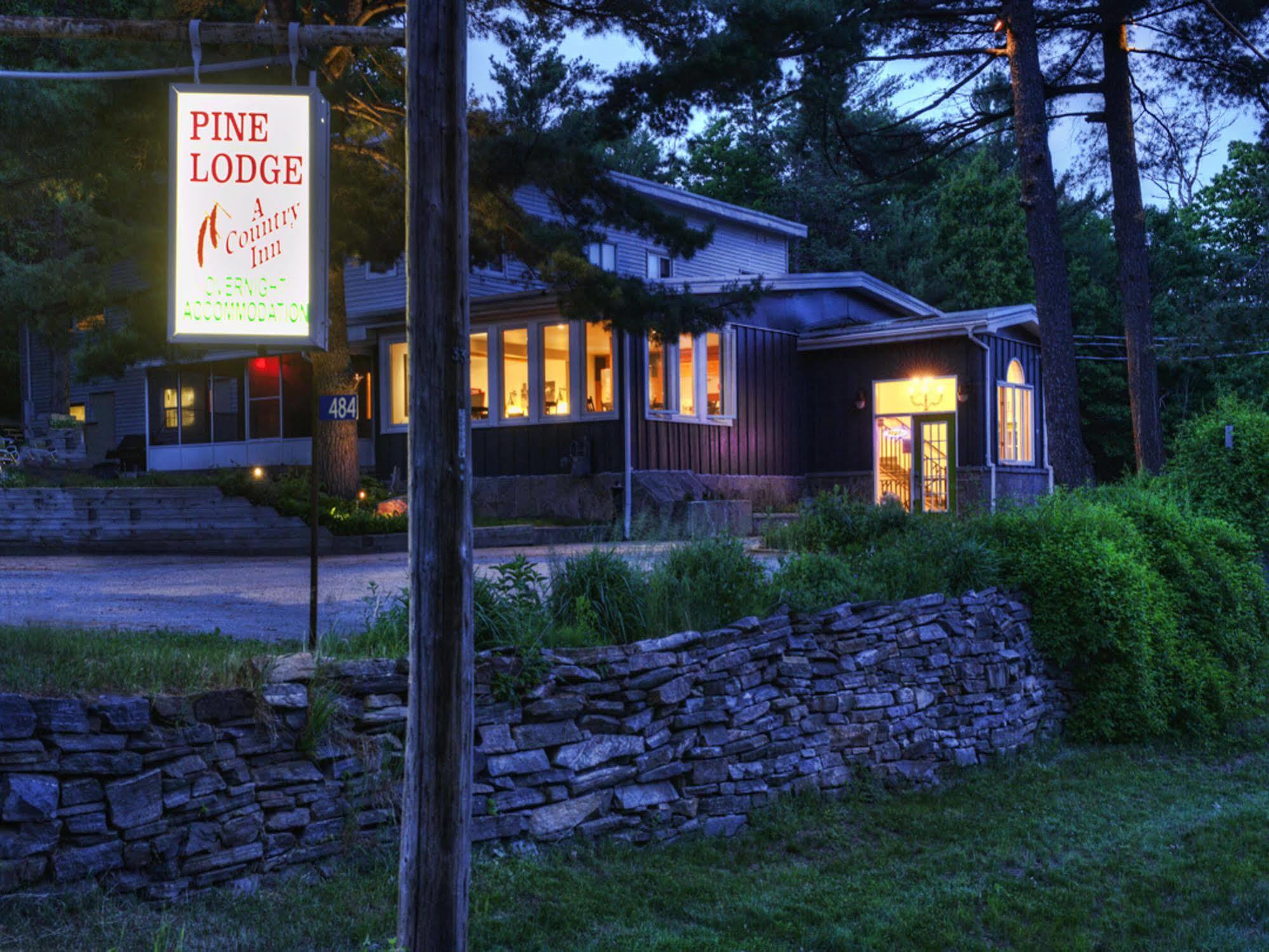 Pine Lodge Muskoka Huntsville Buitenkant foto